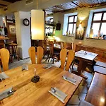 Zum Alten Krug Ξενοδοχείο 3*