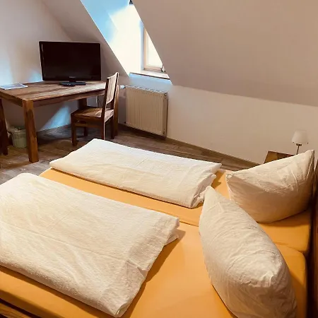 Zum Alten Krug Hotel *