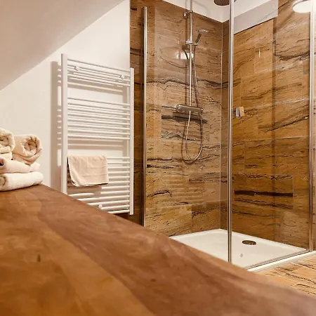 Zum Alten Krug Szálloda